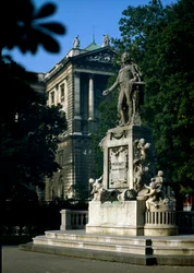 Denkmal zu Ehren des österreichischen Komponisten Wolfgang Amadeus Mozart (1756-1791) in Wien, Burggarten, Österreich
