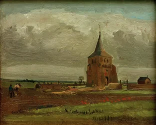 Der alte Friedhofsturm in Nuenen mit pflügendem Bauer