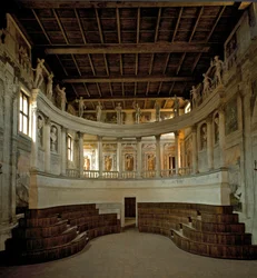 Renaissance-Architektur: Blick auf das Olympische Theater (Teatro Olimpico), entworfen von Architekt Vincenzo Scamozzi (1552-1616) 1588-1590 Sabbioneta, Italien