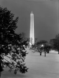Washington Memorial nach Schneefall, Washington bei Nacht