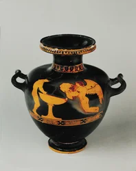 Frau vor einer kelchförmigen Vase