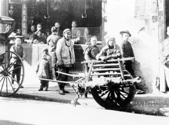 Eine Schubkarre, China, ca. 1905-7
