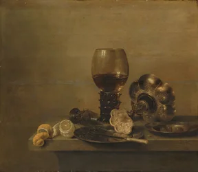 Stillleben mit einem zerbrochenen Glas