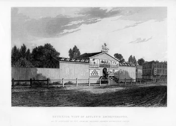 Außenansicht des Astleys Amphitheaters in London, wie es 1777 erschien