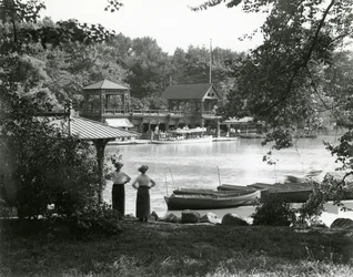 Bootshaus im Central Park, ca. 1910-21