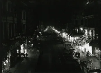 Nachtansicht der Grand Street an der Orchard Street, NYC