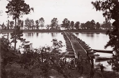 Pontoonbrücke über den James River