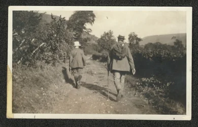 Ralph Vaughan Williams und Gustav Holst wandern in den Malvern Hills, September 1921
