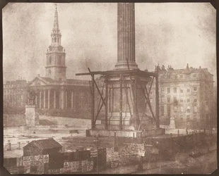 Die Nelsonsäule am Trafalgar Square während der Errichtung