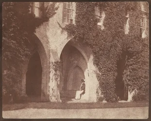 Reverend Calvert Jones in den Kreuzgängen von Lacock Abbey