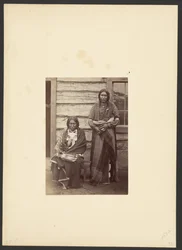 Söhne des Arapaho-Häuptlings, Little Raven [Little Bear und Shield, wahrscheinlich bei Camp Supply]