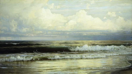 Sonnenbeschienene Wolken und Meer