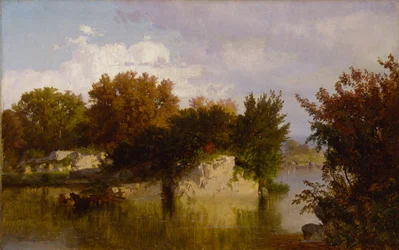 Bäume entlang des Baches im Herbst
