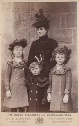 Königin Alexandra und ihre Enkelinnen