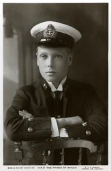 Der Prinz von Wales in Marineuniform