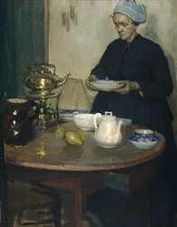 Frau am Kaffeetisch