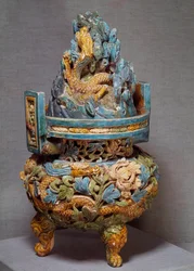 Chinesische Kunst: Duftbrenner aus Terrakotta. Yuan-Dynastie. 1271-1368.