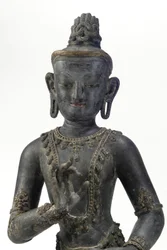 Nepalesisch-chinesischer Bodhisattva (Lack, Stoff, Spuren von Blau, Gold und grüner Farbe & Blattgold)