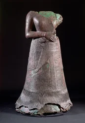 Statue der Königin Napirasu, Frau von Untash-Napirisha, einem elamitischen König des 12. Jahrhunderts v. Chr., gefunden in Susa, Iran, ca. 1250 v. Chr.