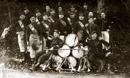 Fanfare des 122. französischen Infanterieregiments während des Ersten Weltkriegs 14-18 (s/w Foto)