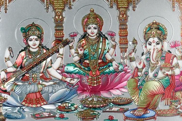 Lakshmi, die Frau von Vishnu, ist die Göttin des Wohlstands, des Glücks und der Schönheit. Ganesh.