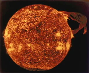 Große Sonneneruption im extremen Ultraviolettlicht