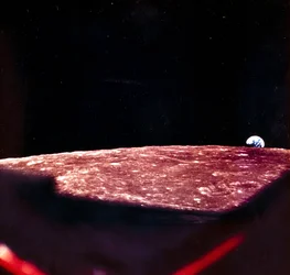 Bemannte Raumfahrt, USA, Apollo, Allgemeiner Erdaufgang über dem Mond