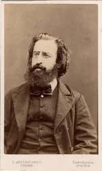 Pariser Kommune (1871): Porträt von Theophile Ferre (1846-1871), Mitglied der Kommune. Fotografie Appert. Dim. 10,5X6,3 cm