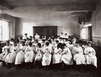 Berufsschule für Frauen in Florenz: eine Stickstunde