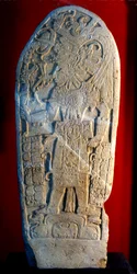 Stele 4 aus Machaquila, Peten, Guatemala, Spätklassische Periode, 6. Mai 820 n. Chr.